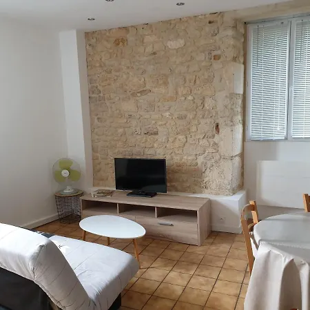 5 - 3 Min Du Futuroscope *